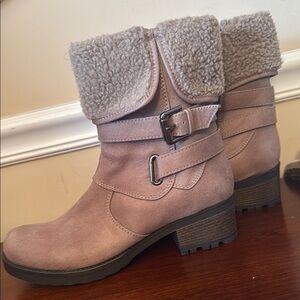 White Mountain Above Ankle Heeled Boots Size 8